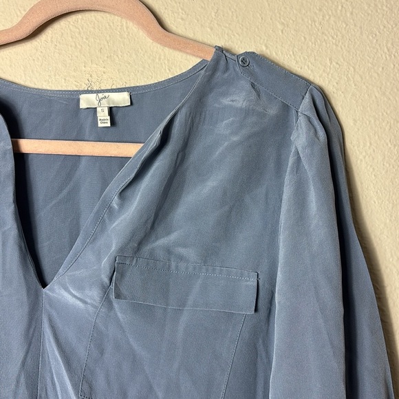 Joie 100% Silk Blouse in Dusty Blue V-neck with pockets size Small - Picture 6 of 11